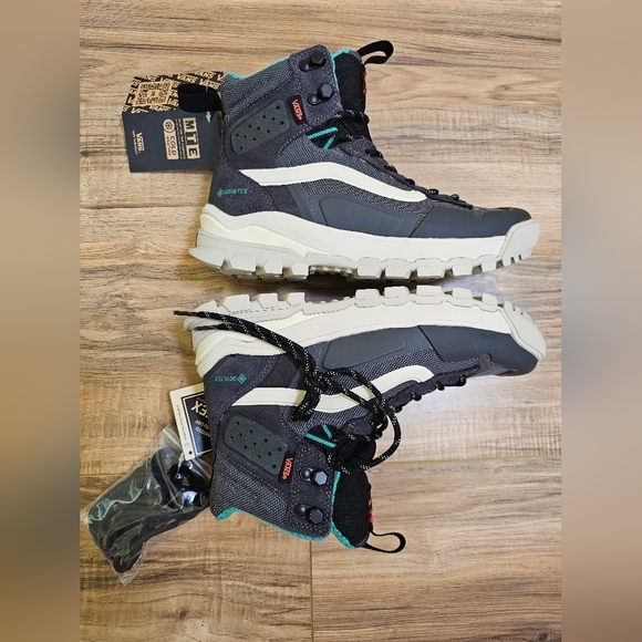 VANS MTE UltraRange EXO Hi Gore-Tex Shoe - Picture 11 of 12